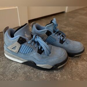 Nike Jordan 4 Retro university blue kids size 3Y 
BQ 7669400 pre owned
